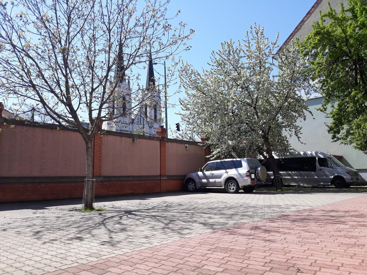 Bella Hotel Szeged Buitenkant foto