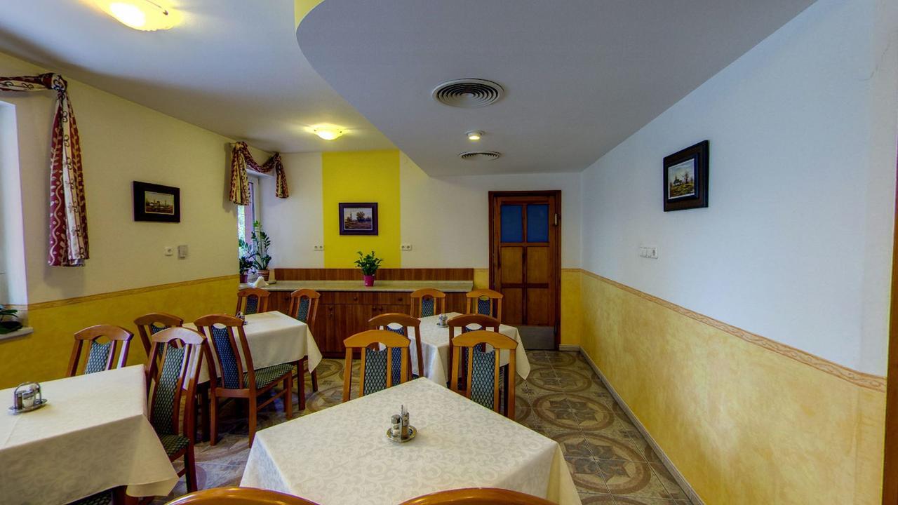 Bella Hotel Szeged Buitenkant foto