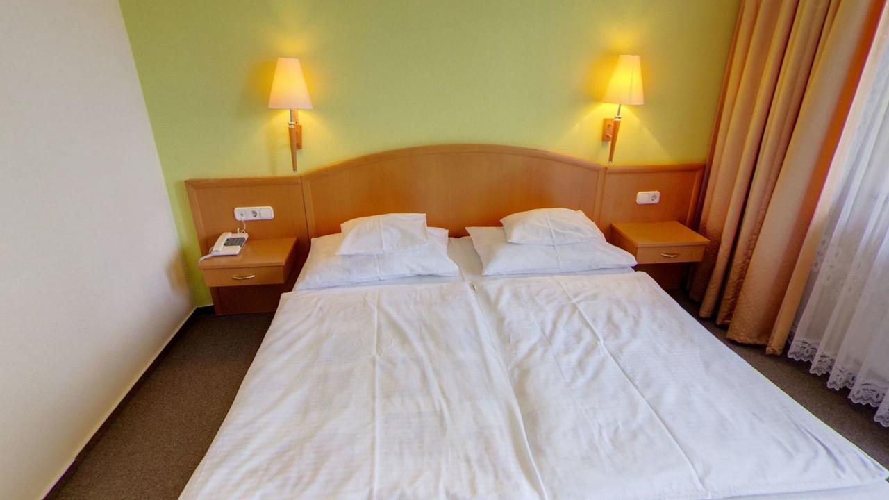Bella Hotel Szeged Buitenkant foto