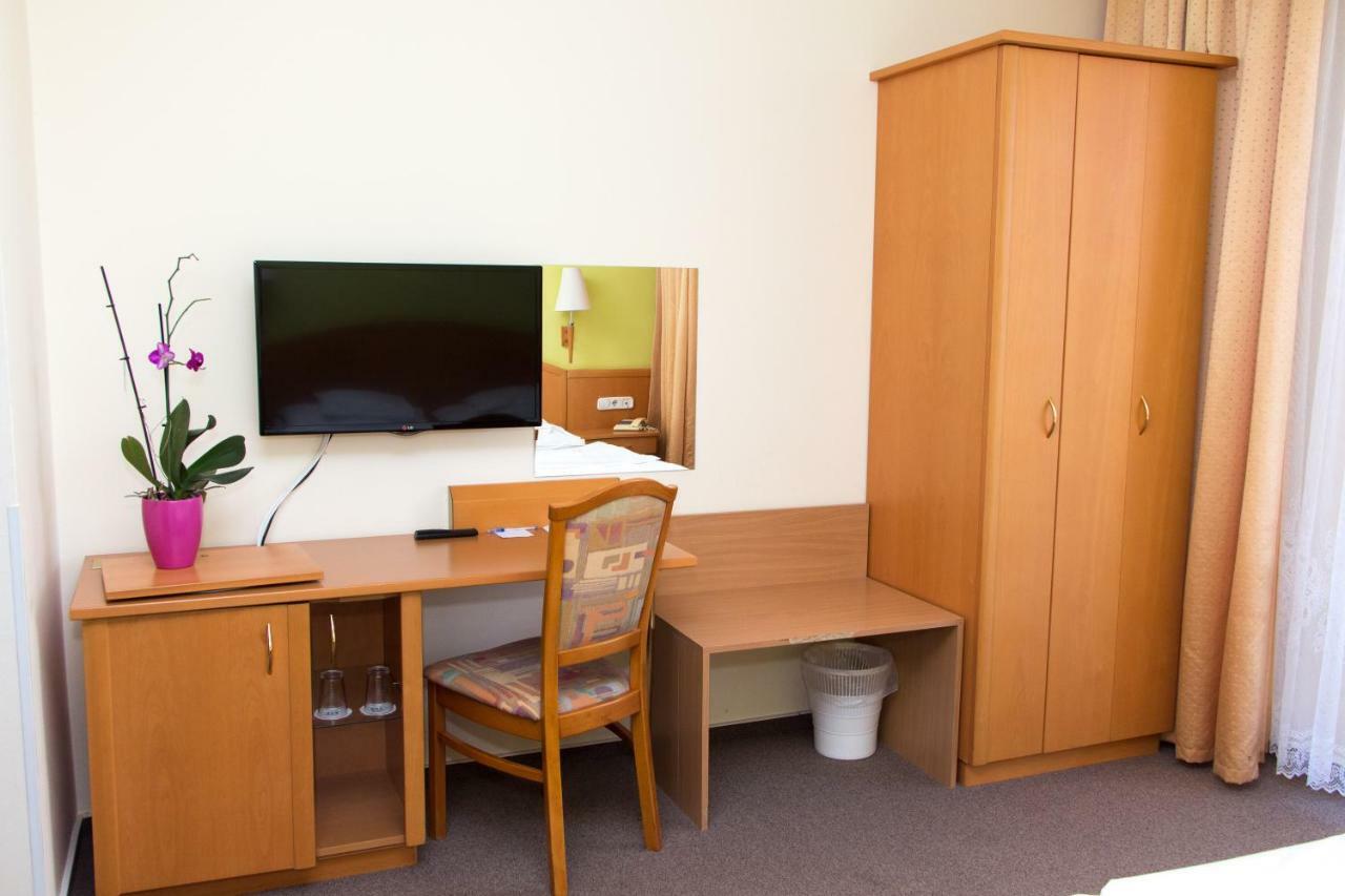 Bella Hotel Szeged Buitenkant foto