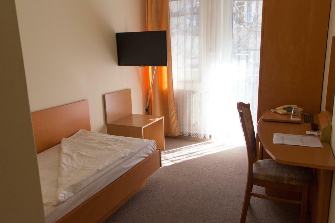 Bella Hotel Szeged Buitenkant foto