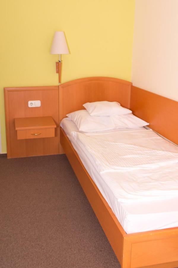 Bella Hotel Szeged Buitenkant foto