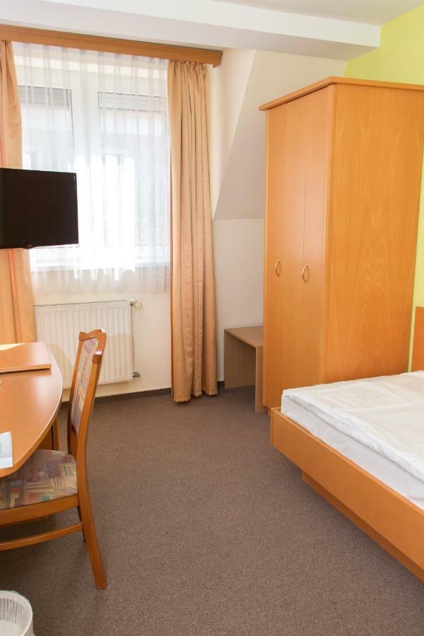 Bella Hotel Szeged Buitenkant foto