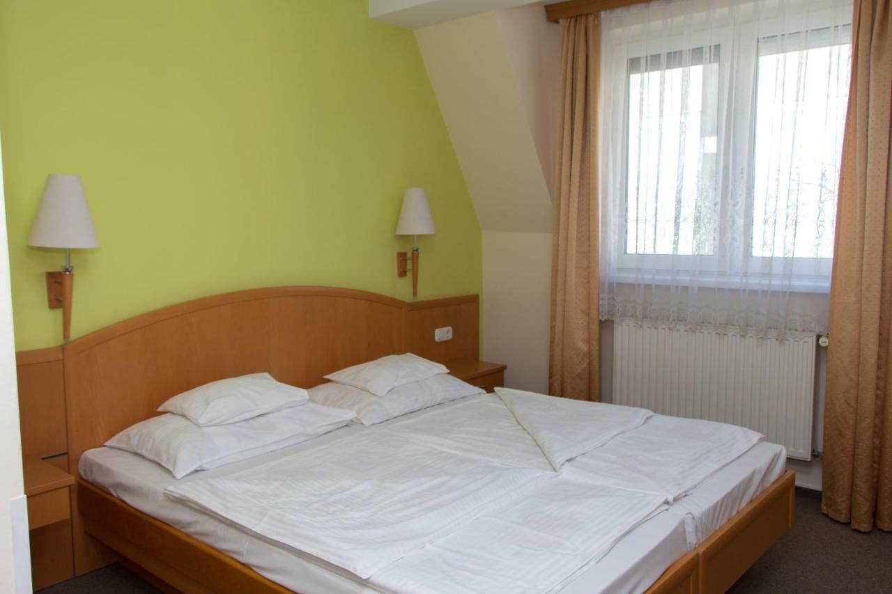 Bella Hotel Szeged Buitenkant foto