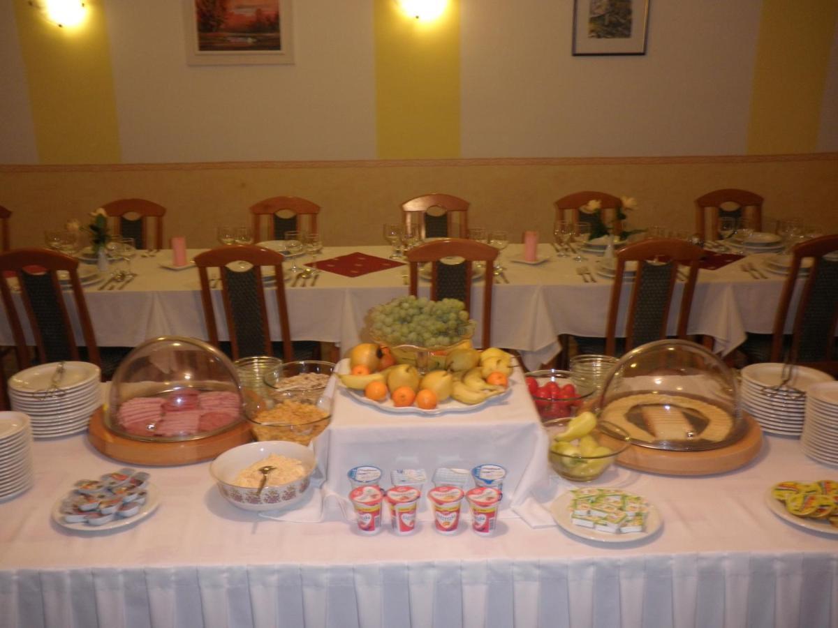Bella Hotel Szeged Buitenkant foto